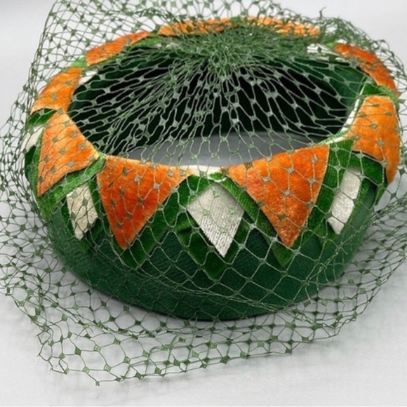 *Vintage 1950’s/60s green and orange velvet hat with netting - Picture 4 of 6